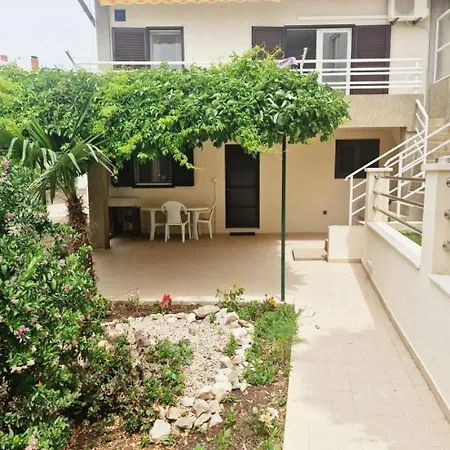 Mira Apartment *